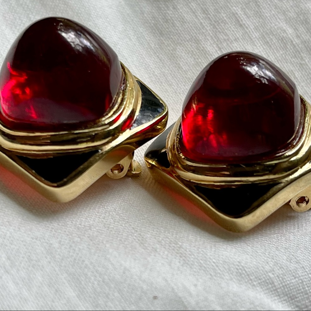Vintage Weinberg NY Sugarloaf Cabochon Cherry Red Gold Tone Clip Earrings-Signed